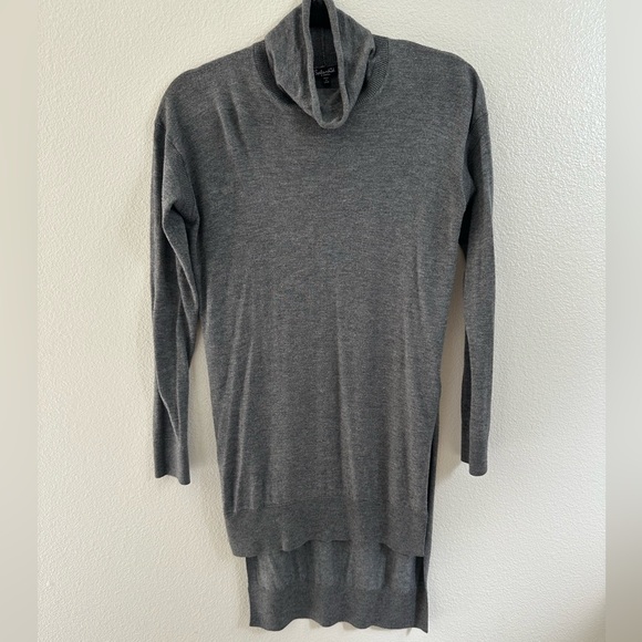 Sweater - Picture 1 of 2